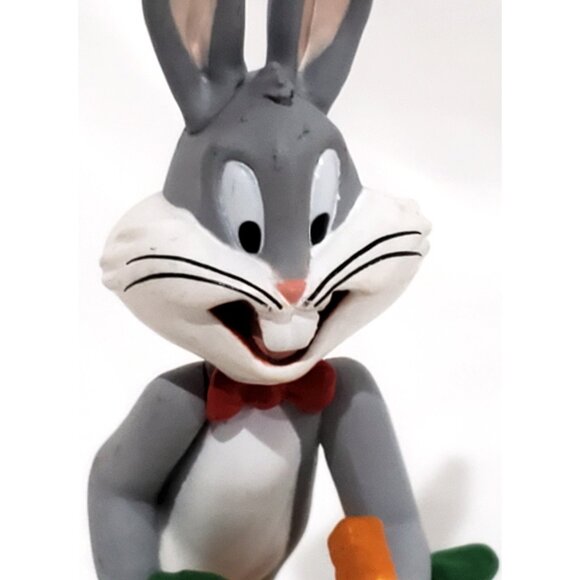 Hallmark Looney Tunes BUGS BUNNY with bag of carrots CHRISTMAS ORNAMENT 1993 VTG - Picture 7 of 9
